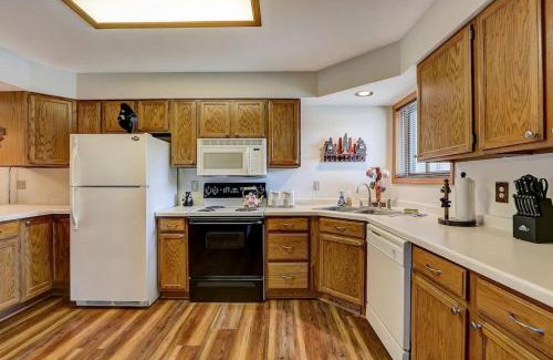 Lake Delton House | Brown Family Condo for Families Golf Trips and Girls Getaways