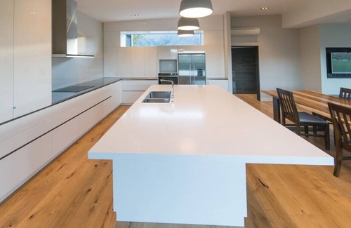 Wanaka House | Brownston Street |Central location | Walk to town | Stunning views