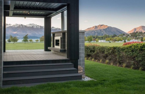 Wanaka House | Brownston Street |Central location | Walk to town | Stunning views