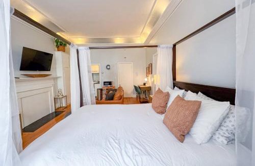 Back Bay Apartment | Brownstone Oversized Furnished Studio In Back Bay