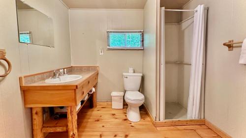 Tobermory Hotel | Bruce Anchor Cabins