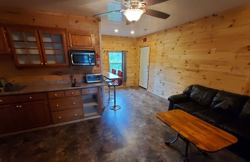 Tobermory Cottage | Bruce's Lodge West, Tobermory ON