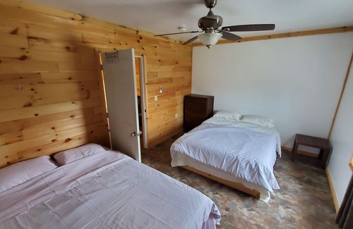 Tobermory Cottage | Bruce's Lodge West, Tobermory ON