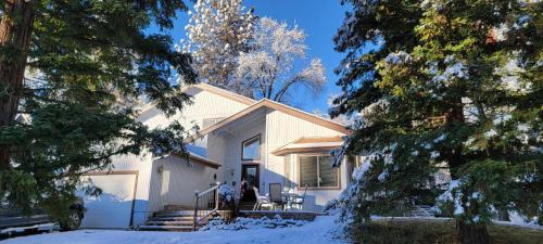 Bass Lake House | Brummett Lodge Reduced Nightly Rate