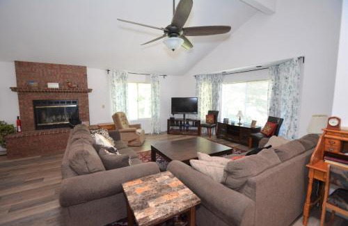 Bass Lake House | Brummett Lodge Reduced Nightly Rate