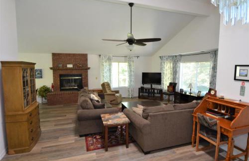 Bass Lake House | Brummett Lodge Reduced Nightly Rate