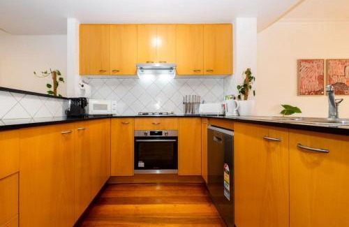 Brunswick House | Brunswick 3bdrm townhouse, with parking by Custom Bnb Hosting