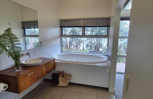 South Bruny Cottage | Bruny Bay House - Bruny Bay House: A Luxurious Escape Between Two Bays!
