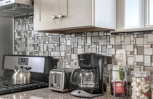 Midtown Apartment | Brush Park Flats | Walk to Stadiums | Sleeps 9