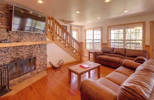 Bryant Cabin | Bryant Cabin Getaway w/ Private Hot Tub & Views