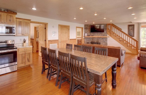 Bryant Cabin | Bryant Cabin Getaway w/ Private Hot Tub & Views