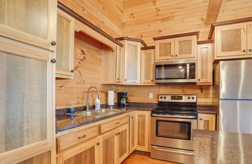 Bryant Cabin | Bryant Cabin Rental: Mountain View & Hot Tub!