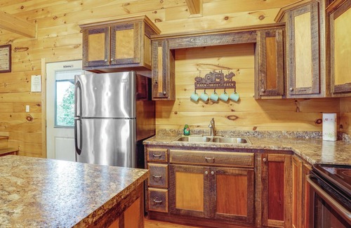 Bryant Cabin | Bryant Cabin Retreat: Hot Tub & Breathtaking Views