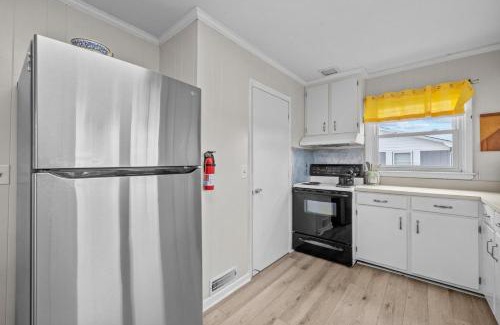 Pine Knoll Shores House | Bryant Cottage home