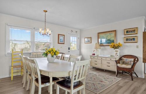 Pine Knoll Shores House | Bryant Cottage home