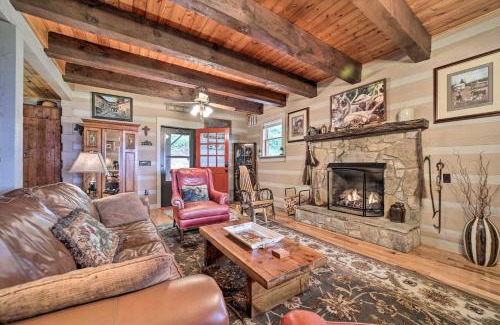 Bryson City House | Bryson City Cabin with Hot Tub about 10 Mi to Dtwn!