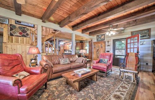 Bryson City House | Bryson City Cabin with Hot Tub about 10 Mi to Dtwn!