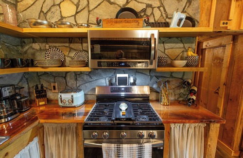 Bryson City Cabin | Bryson City, Entire Cabin to Yourself! King & Queen Beds.