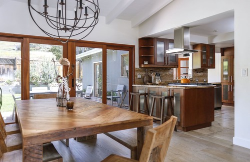Western Malibu House | Bu Locals Beach House - Walk to the beach!