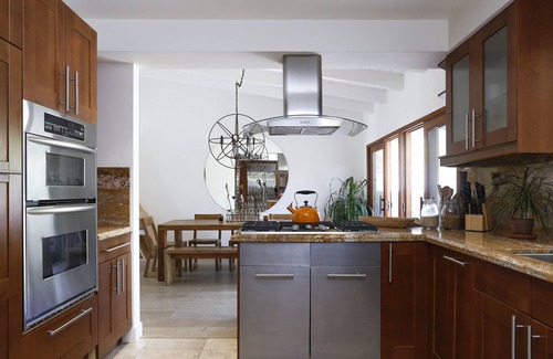 Western Malibu House | Bu Locals Beach House - Walk to the beach!