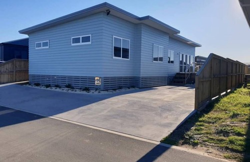 Waihi Beach House | Bubbles on Moet - Waihi Beach Holiday Home