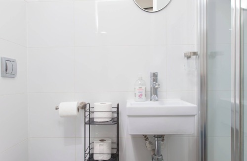 Newington Apartment | BUC6E7] Summary: Welc