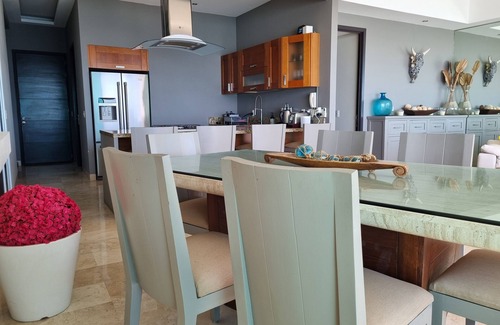 Bucerias Condo | Bucerias - Golden Zone - Beachfront Luxury Penthouse 6C, private dip pool.