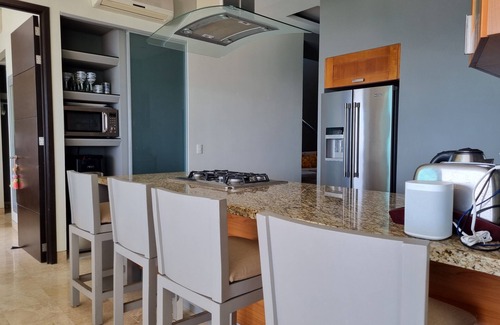 Bucerias Condo | Bucerias - Golden Zone - Beachfront Luxury Penthouse 6C, private dip pool.