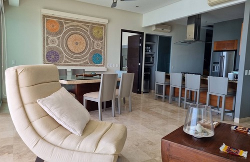 Bucerias Condo | Bucerias - Golden Zone - Beachfront Luxury Penthouse 6C, private dip pool.