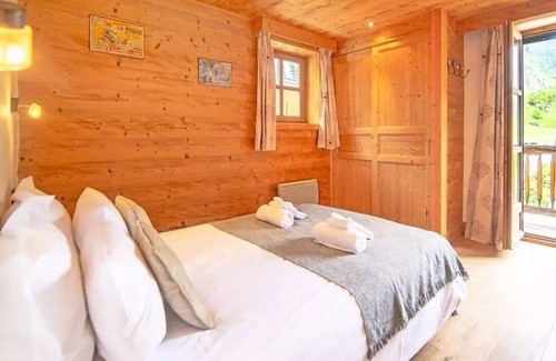 Champagny-en-Vanoise Apartment | Bucher Chalet Champagny - 6 Rooms 10 People