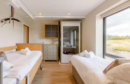 Moreton Valence House | Buck Cottage-Disabled Access-3 Bed-Hot Tub-Pets
