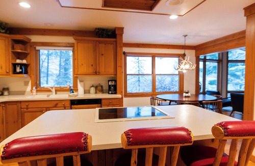 Conover House | Buckatabon Lakeside Retreat. Direct access to snowmobile trails!
