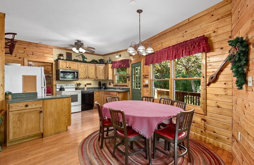 Weaverville Cabin | Buckeye Cabin, located in Weaverville, NC