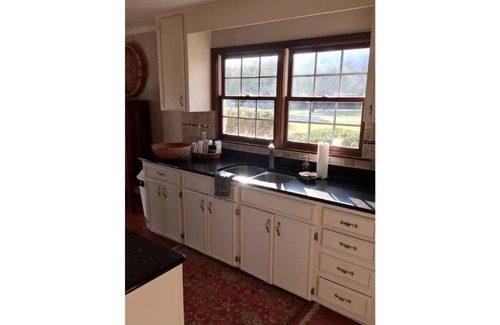 Thomasville House | BuckHaven Countryside Retreat with Fishing Pond