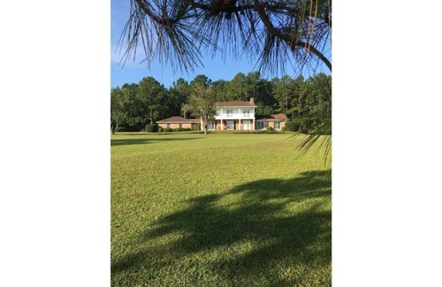 Thomasville House | BuckHaven Countryside Retreat with Fishing Pond