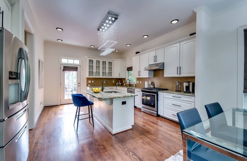 Buckhead House | Buckhead fenced N Gated Ensuited 6BD,8bath Estate, 5mins to shopping.Sleeps 12