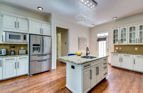 Buckhead House | Buckhead fenced N Gated Ensuited 6BD,8bath Estate, 5mins to shopping.Sleeps 12