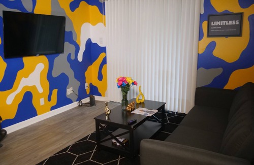 Lavista Park Apartment | Buckhead Loft with Beautiful Murals