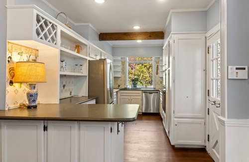 Buckhead House | Buckhead- Minutes from MBS & The Battery- Exclusive Neighborhood & Pet Friendly!