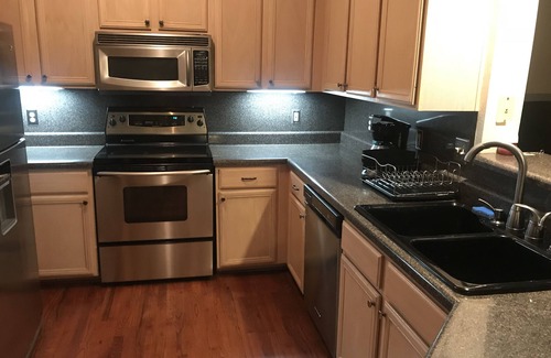 Buckhead Condo | Buckhead/phipps/Lenox furnished luxury 2/2 with office