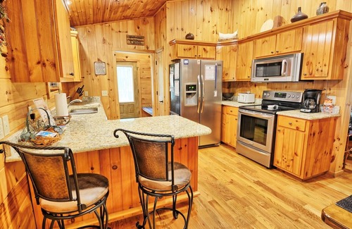 Buck Mountain Cabin | Buckin' Crazy-Open for Bookings! Hot Tub/WiFi,/FP/Views