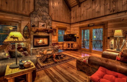Cherry Log Cabin | Buckingham Palace by Escape to Blue Ridge
