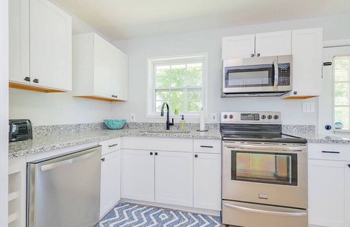 Hampton House | #Buckroe Bungalow ~Escape to the Beach 2mins Away!