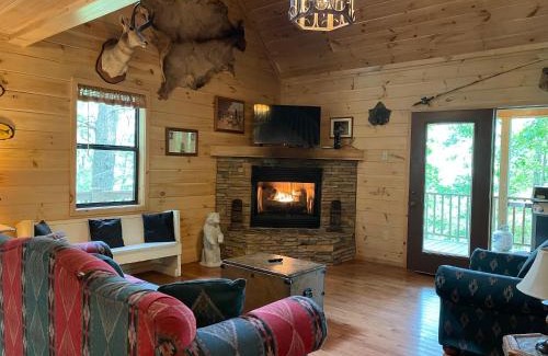 Blue Ridge Cabin | Bucksnort Lodge - Game Room and Hot Tub
