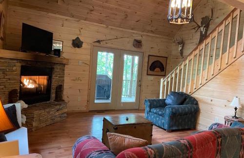 Blue Ridge Cabin | Bucksnort Lodge - Game Room and Hot Tub