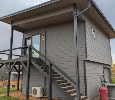 Warne House | Bucolic Mountain View Stargazing Sunsets Wildlife