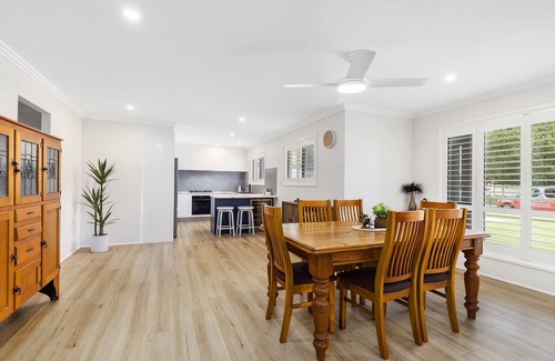 Buddina House | Buddina Deluxe 3 Bedroom Family Getaway House