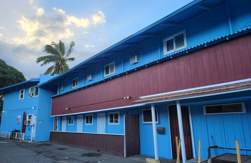 Wailuku Apartment | Budget Downtown Studio-E w/Queen Bed, Micro-Kitchen AC, WIFI & 4 free Streamers