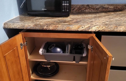 Wailuku Apartment | Budget Downtown Studio-K w/Queen Bed, Micro-Kitchen AC, WIFI & 4 free Streamers