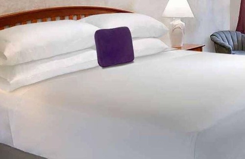 Newport House | Budget-friendly Accommodations at Knights Inn Newport! Free Parking & Breakfast